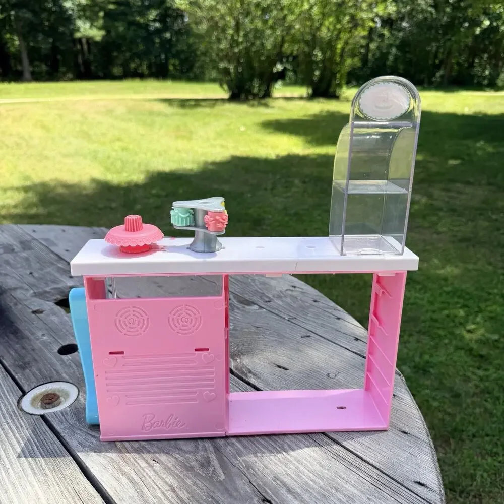 2019 Barbie Cake Bakery Playset Counter Display GFP59 Pink Kitchen Mattel